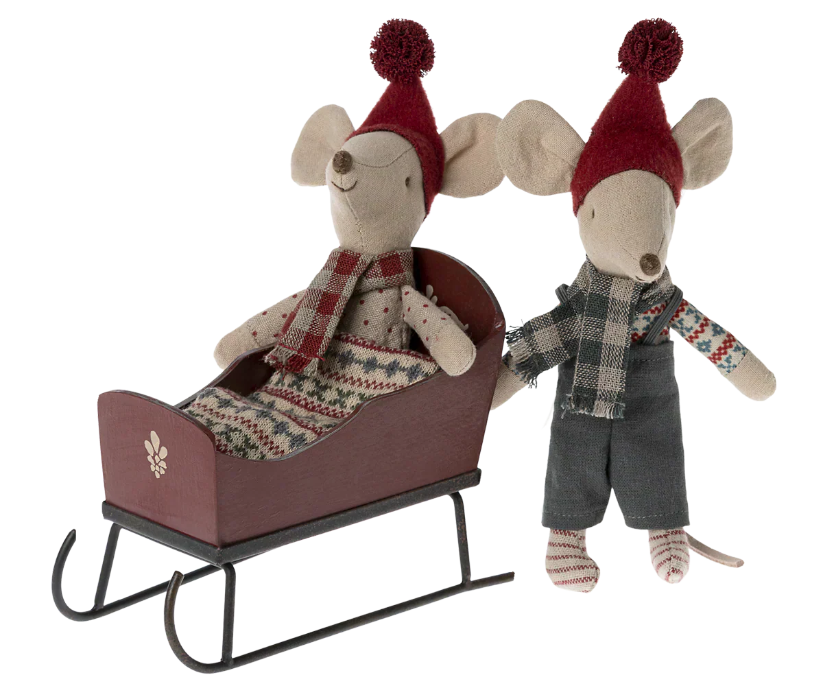 Maileg Sleigh, Mouse - Red - Caitly