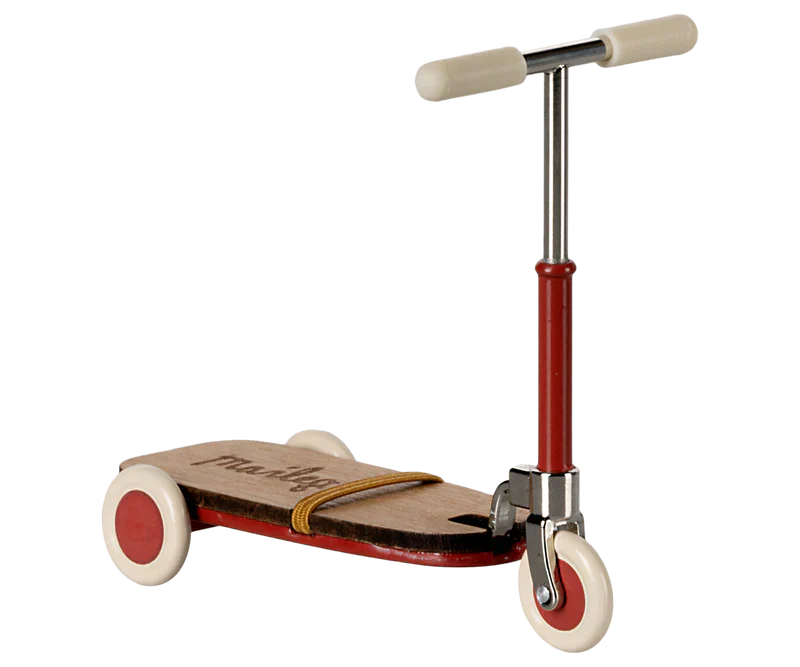 Maileg Kick board, Mouse - Red - Caitly
