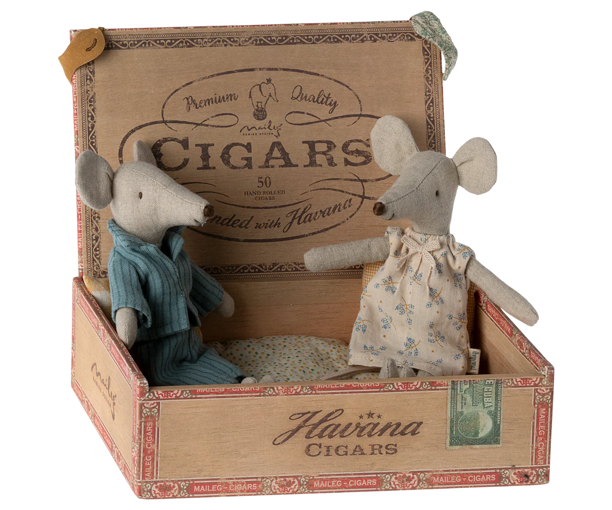 Maileg Mum & Dad in Cigar Box - Caitly