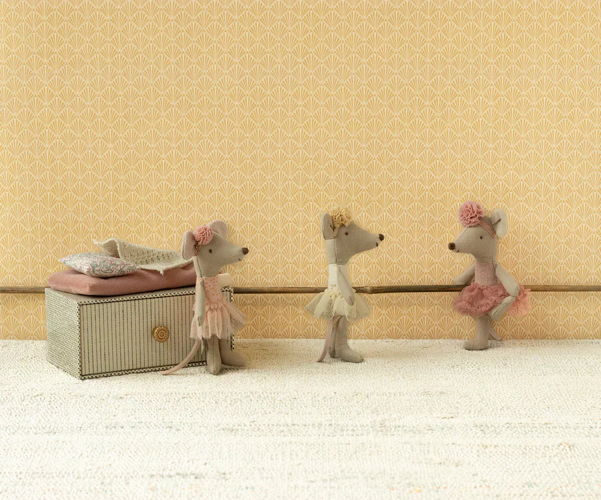 Dancing Mouse in Daybed, Little Sister - Caitly